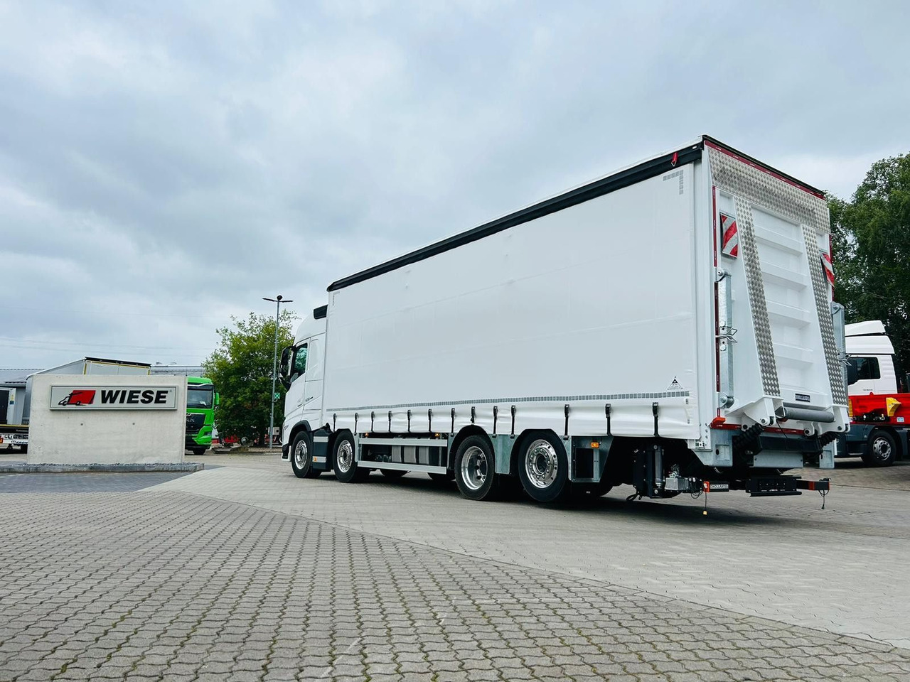 Volvo FH 500 8x2 Arbeitsbühnen Transporter LBW 9t - Puksiirauto: pilt 1 Volvo FH 500 8x2 Arbeitsbühnen Transporter LBW 9t - Puksiirauto: pilt 1