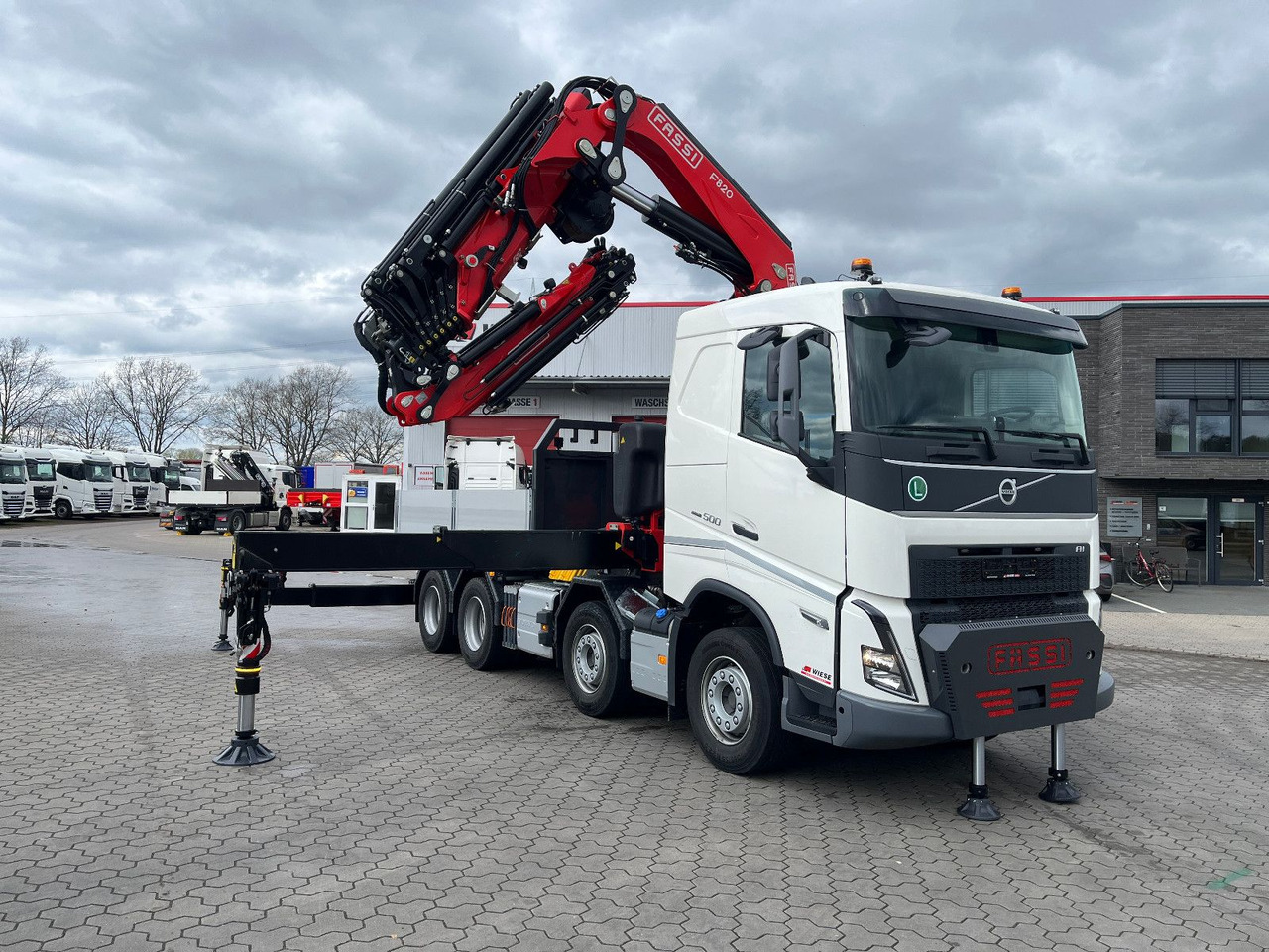Volvo FH 500 8x4 Kran F820 RA2.27 Jib & Winde Sofort - Kraanaga veoauto: pilt 1 Volvo FH 500 8x4 Kran F820 RA2.27 Jib & Winde Sofort - Kraanaga veoauto: pilt 1