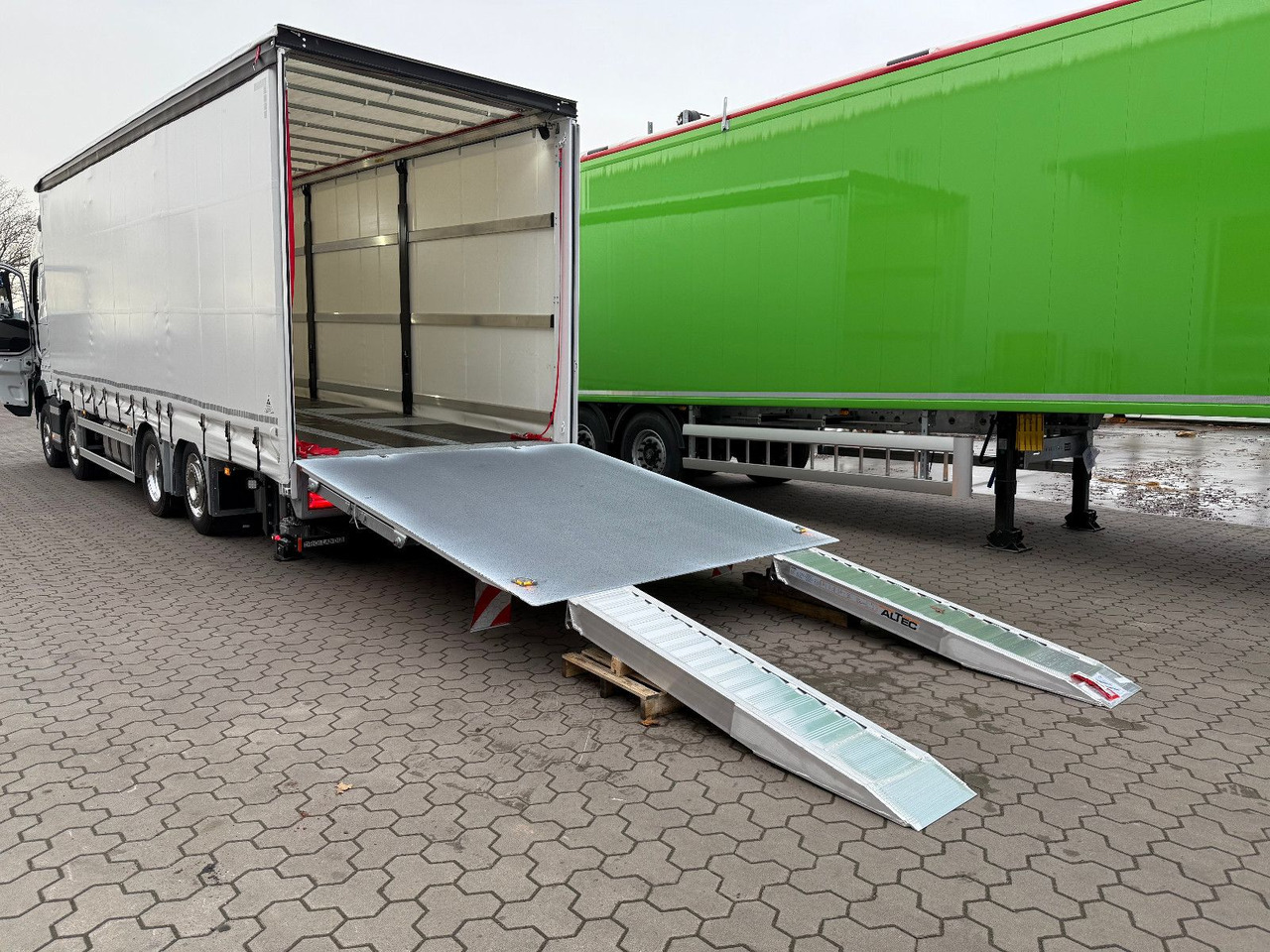 Volvo FH 500 Gabelstaplertransporter LBW 9t Dhollandia - Puksiirauto: pilt 5 Volvo FH 500 Gabelstaplertransporter LBW 9t Dhollandia - Puksiirauto: pilt 5