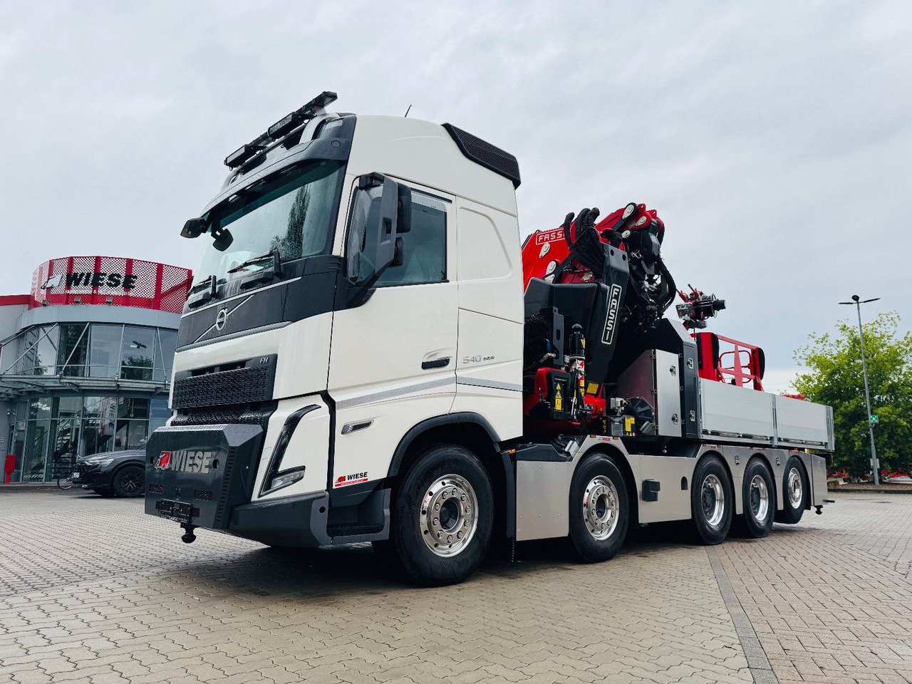 Volvo FH540 10x4 mit F1150 Ladekran, Sattelzugmaschine - Madelveok/ Platvormveok, Kraanaga veoauto: pilt 1 Volvo FH540 10x4 mit F1150 Ladekran, Sattelzugmaschine - Madelveok/ Platvormveok, Kraanaga veoauto: pilt 1