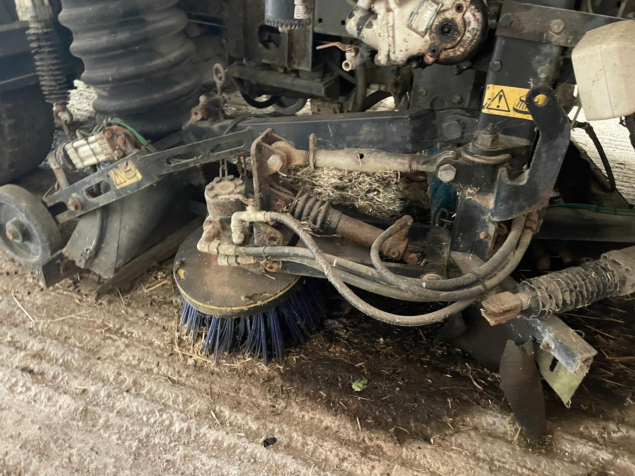 IVECO 17 E 17 - Tänavapühkimismasin: pilt 4 IVECO 17 E 17 - Tänavapühkimismasin: pilt 4