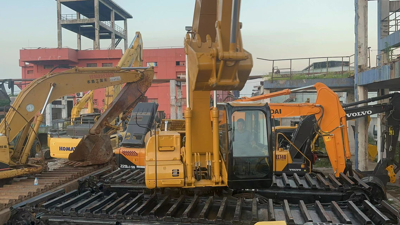 CATERPILLAR 320C - Külgepaigaldatav ekskavaator: pilt 3 CATERPILLAR 320C - Külgepaigaldatav ekskavaator: pilt 3