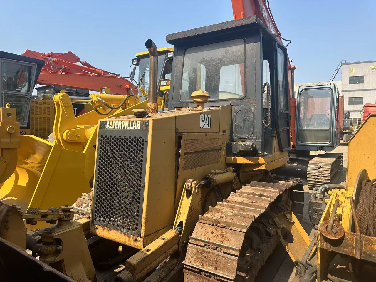 CATERPILLAR D4C - Buldooser: pilt 2 CATERPILLAR D4C - Buldooser: pilt 2