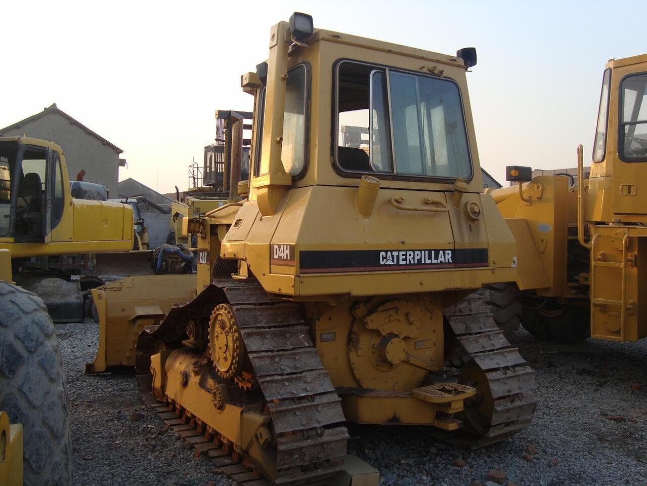 CATERPILLAR D4H - Buldooser: pilt 2 CATERPILLAR D4H - Buldooser: pilt 2