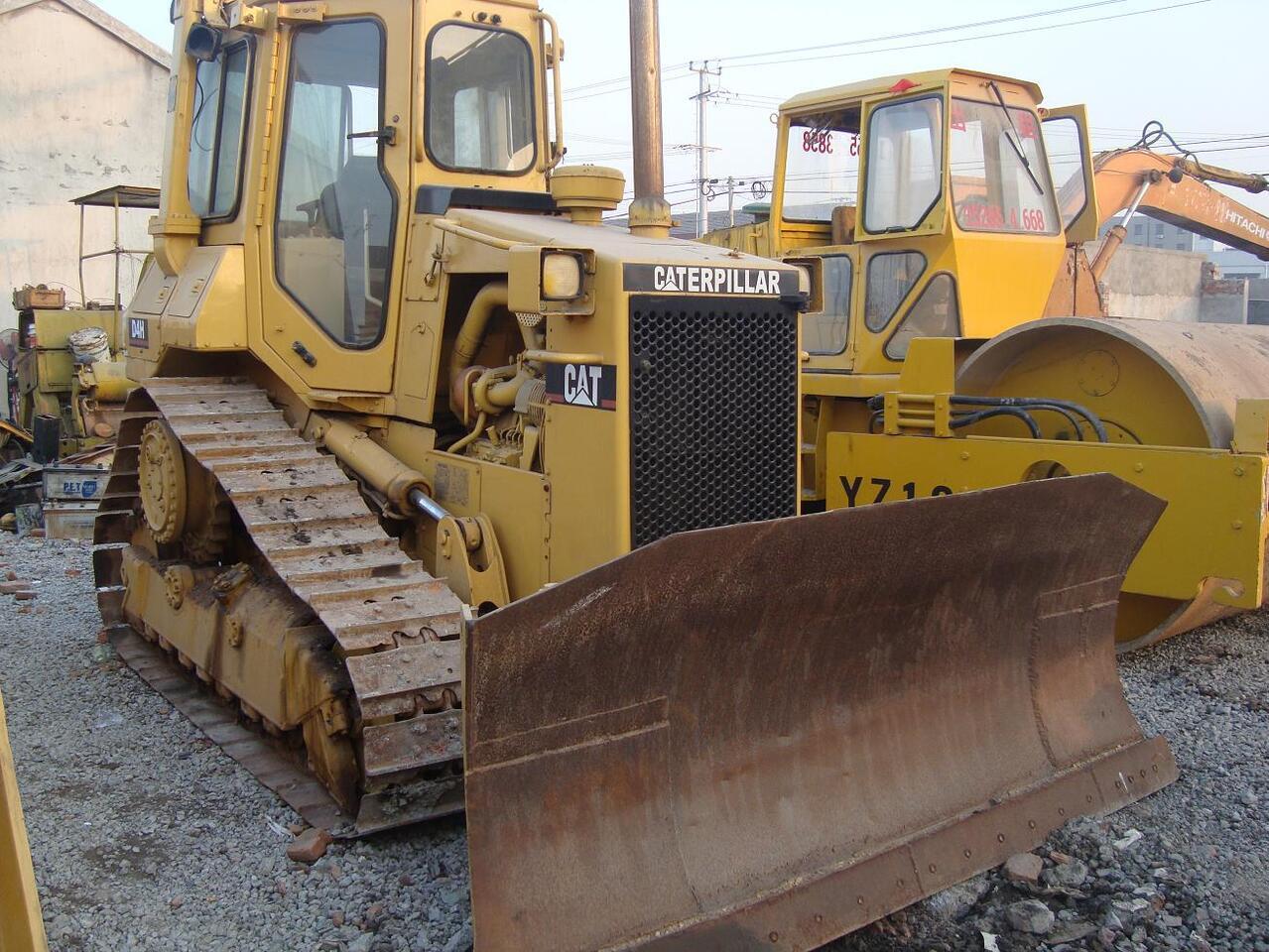CATERPILLAR D4H - Buldooser: pilt 1 CATERPILLAR D4H - Buldooser: pilt 1