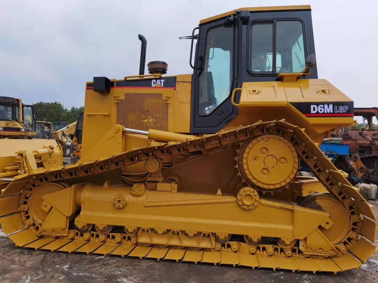 CATERPILLAR D6M - Buldooser: pilt 1 CATERPILLAR D6M - Buldooser: pilt 1