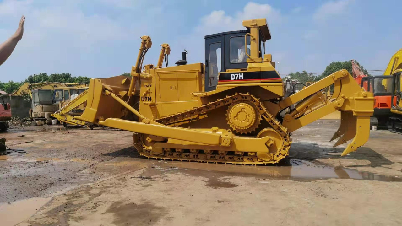 CATERPILLAR D7H - Buldooser: pilt 1 CATERPILLAR D7H - Buldooser: pilt 1