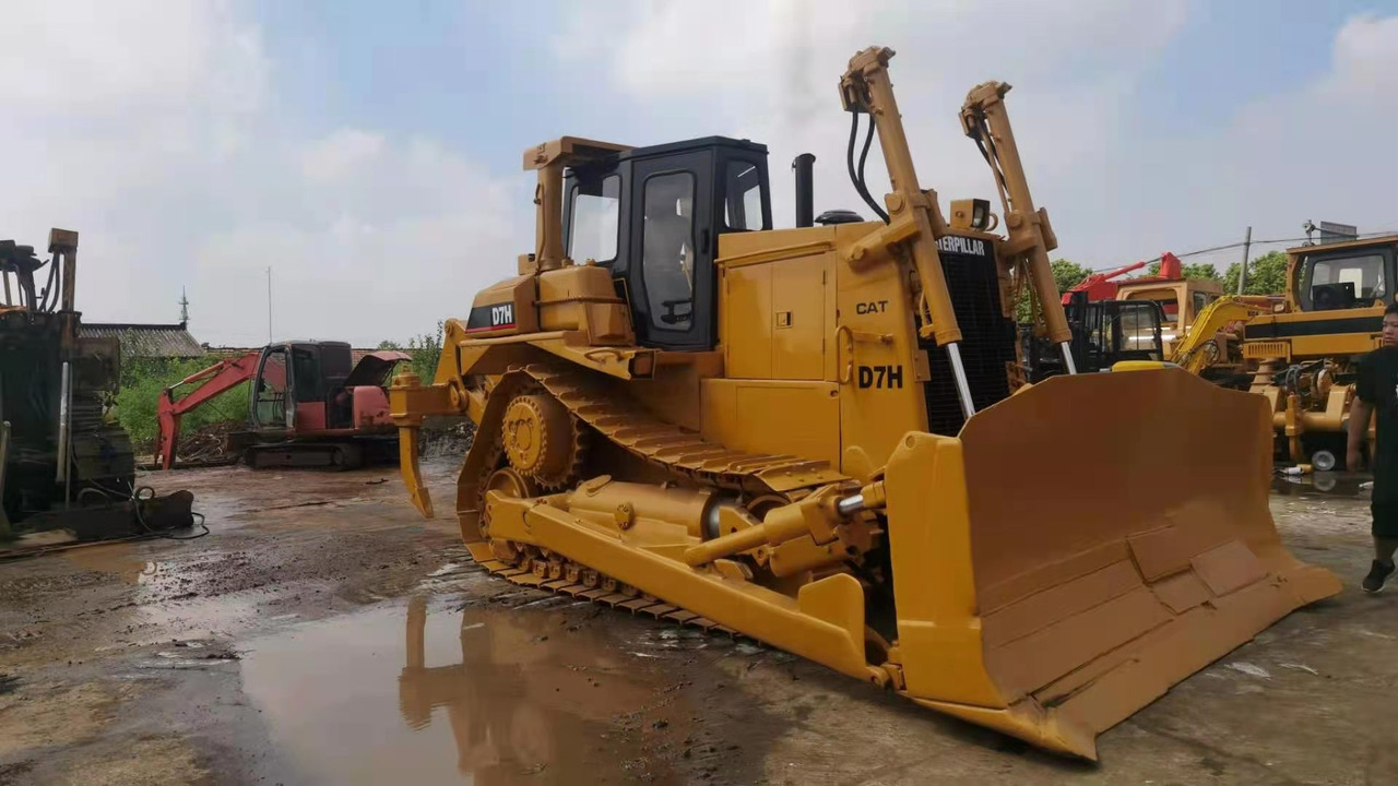 CATERPILLAR D7H - Buldooser: pilt 3 CATERPILLAR D7H - Buldooser: pilt 3