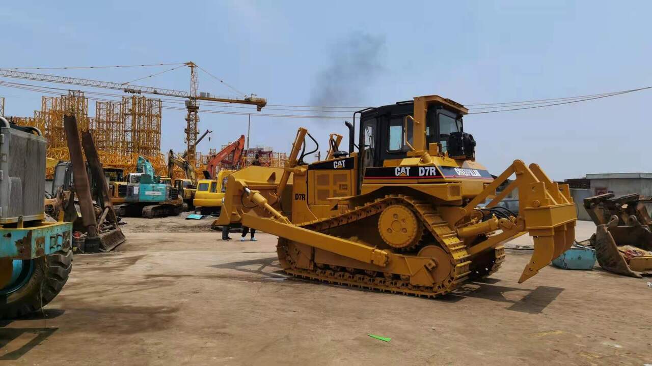 CATERPILLAR D7R - Buldooser: pilt 2 CATERPILLAR D7R - Buldooser: pilt 2