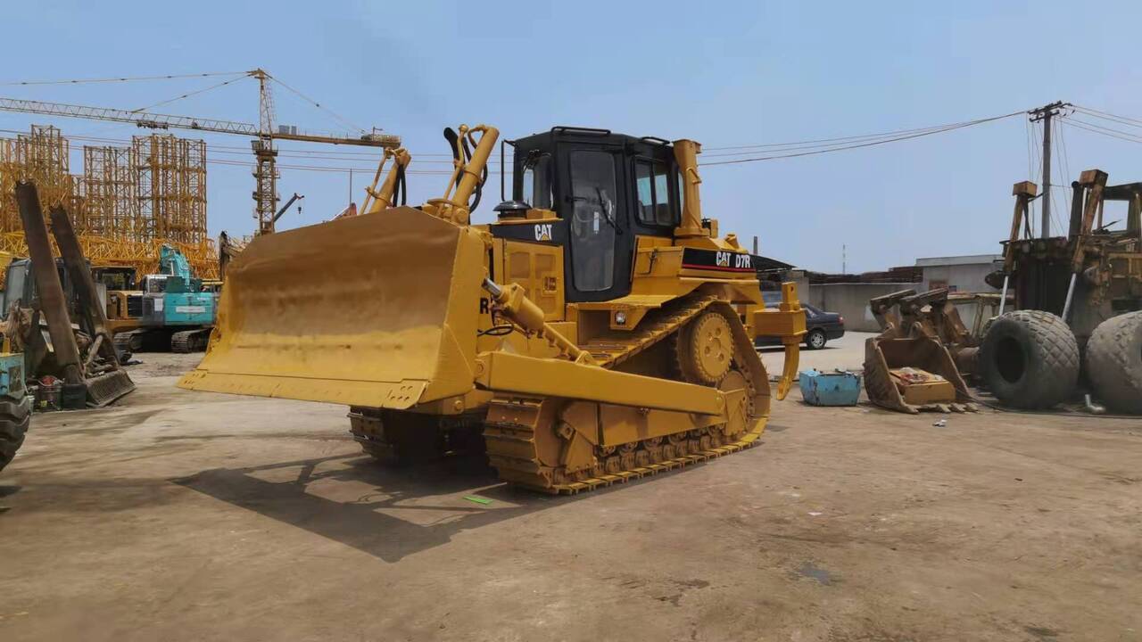 CATERPILLAR D7R - Buldooser: pilt 1 CATERPILLAR D7R - Buldooser: pilt 1