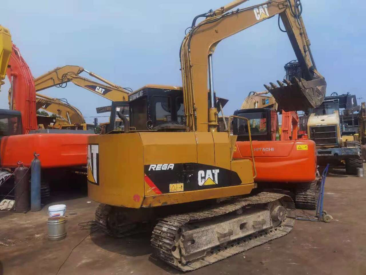 CATERPILLAR E70B - Lintekskavaator: pilt 1 CATERPILLAR E70B - Lintekskavaator: pilt 1
