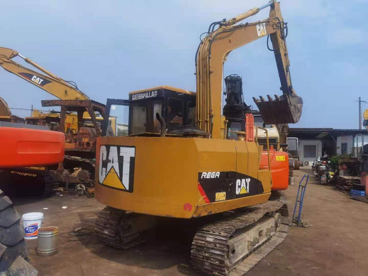 CATERPILLAR E70B - Lintekskavaator: pilt 3 CATERPILLAR E70B - Lintekskavaator: pilt 3