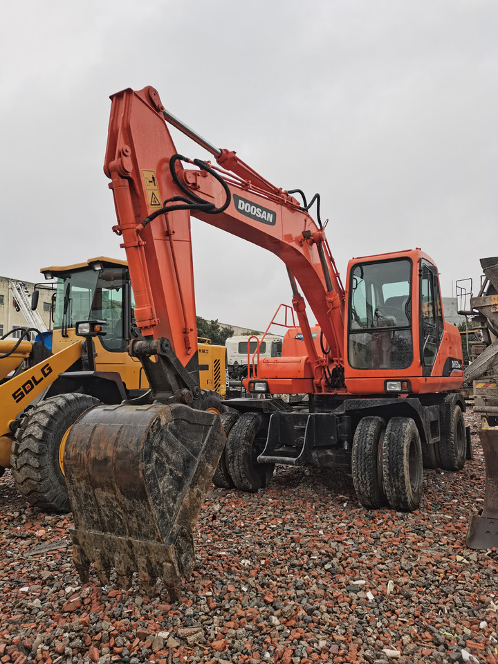 DOOSAN DH150W-7 - Ratastel ekskavaator: pilt 2 DOOSAN DH150W-7 - Ratastel ekskavaator: pilt 2