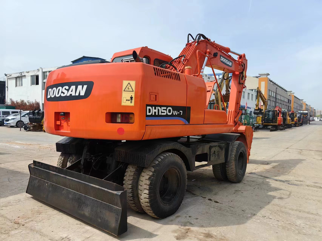 DOOSAN DH150W-7 - Ratastel ekskavaator: pilt 2 DOOSAN DH150W-7 - Ratastel ekskavaator: pilt 2
