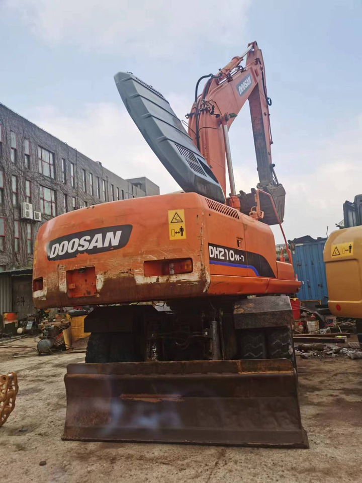 DOOSAN DH210W-7 - Ratastel ekskavaator: pilt 2 DOOSAN DH210W-7 - Ratastel ekskavaator: pilt 2