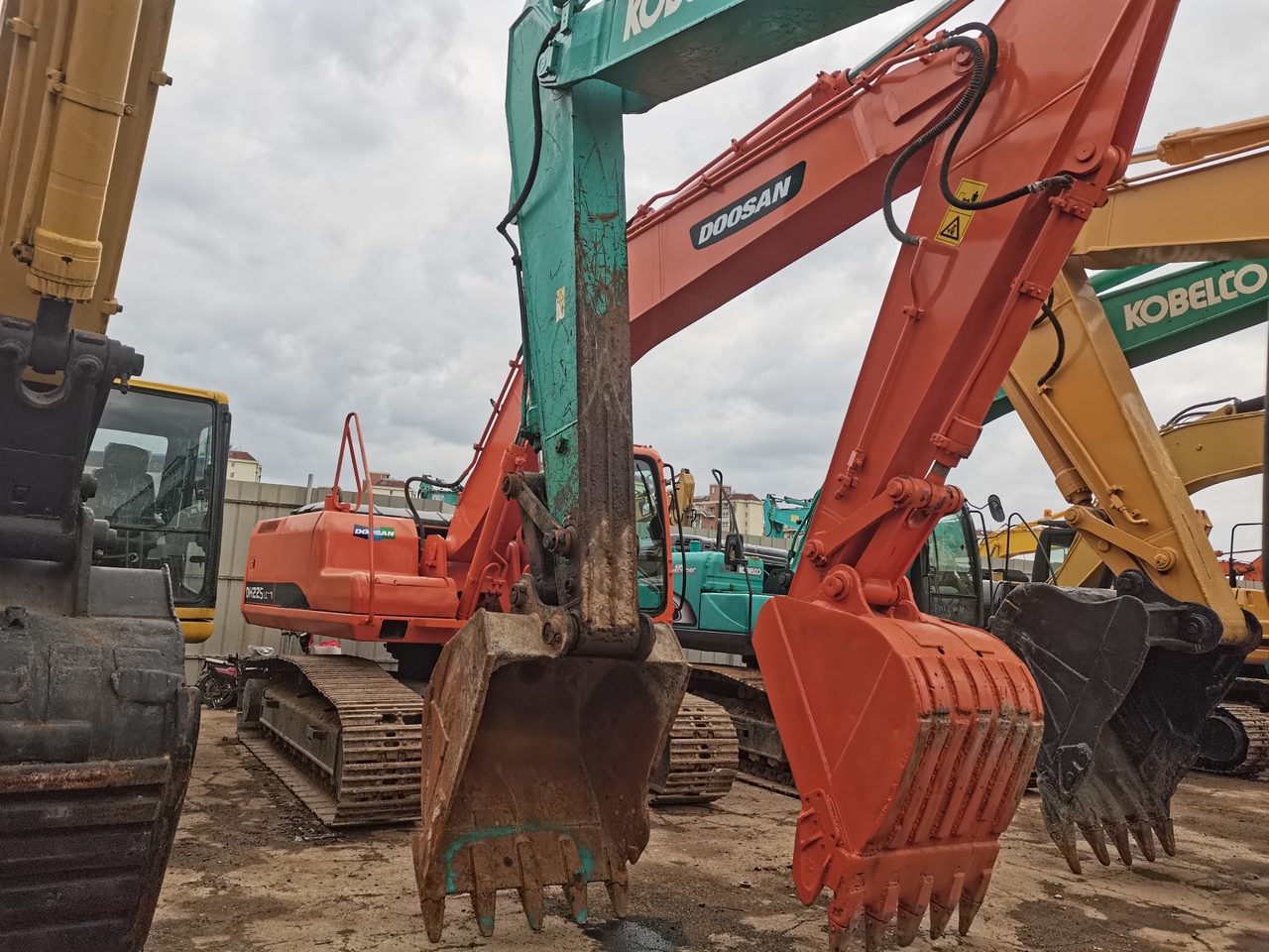 DOOSAN DH225LC-7 - Lintekskavaator: pilt 4 DOOSAN DH225LC-7 - Lintekskavaator: pilt 4