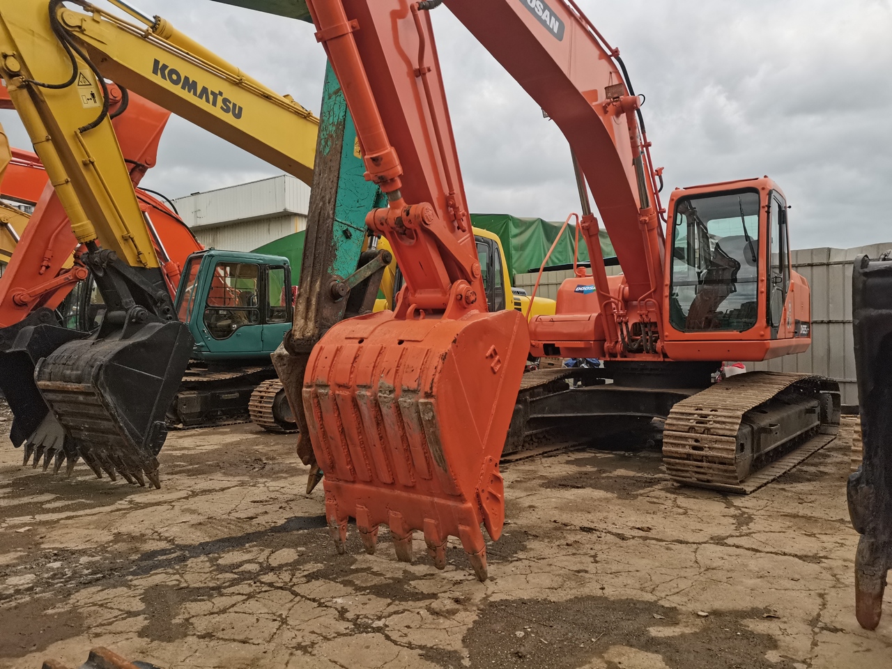 DOOSAN DH225LC-7 - Lintekskavaator: pilt 3 DOOSAN DH225LC-7 - Lintekskavaator: pilt 3