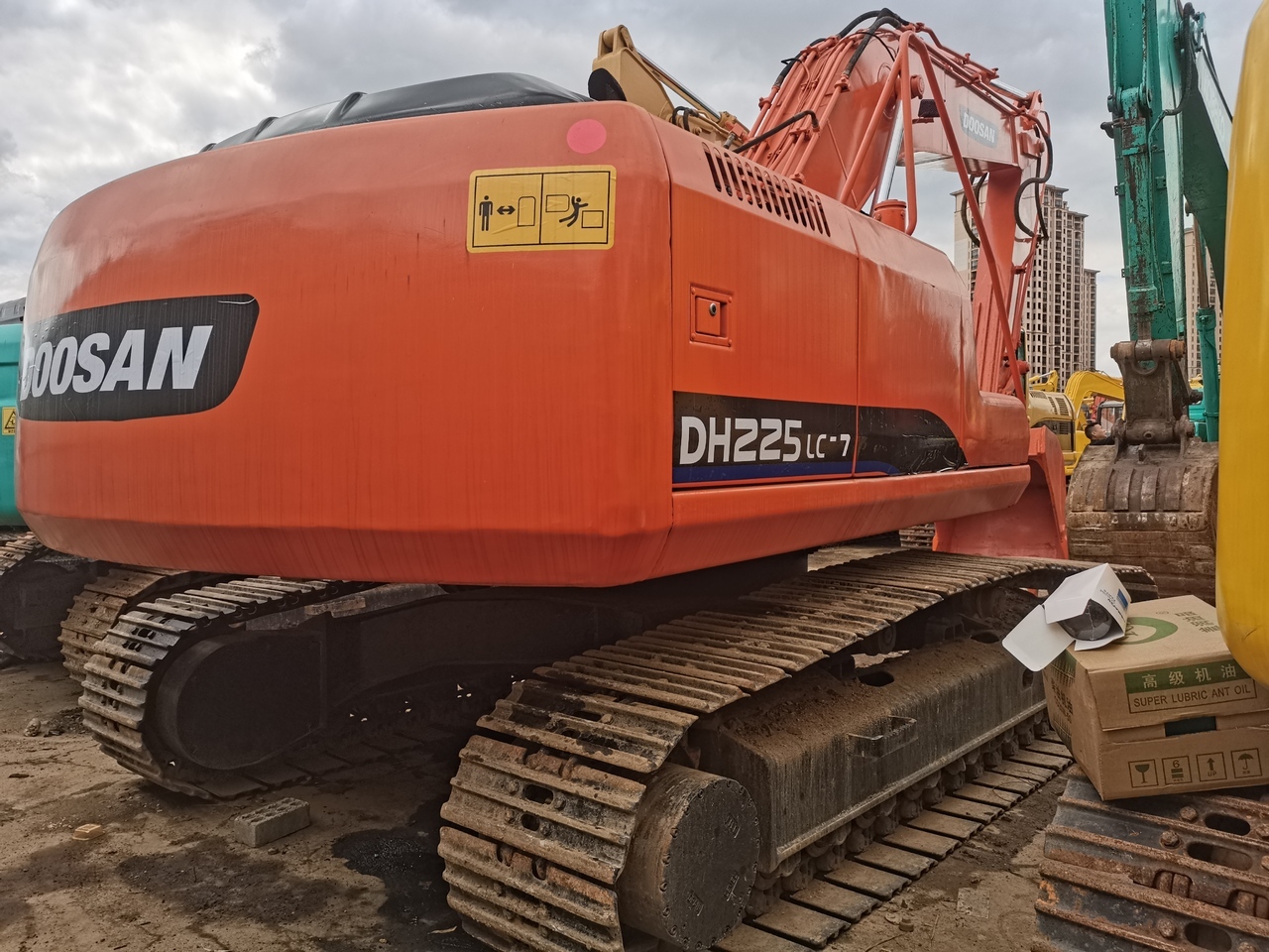 DOOSAN DH225LC-7 - Lintekskavaator: pilt 1 DOOSAN DH225LC-7 - Lintekskavaator: pilt 1