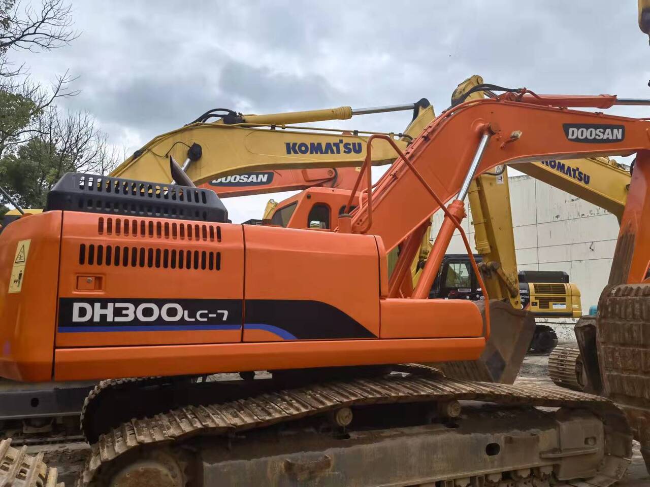 DOOSAN DH300 - Lintekskavaator: pilt 2 DOOSAN DH300 - Lintekskavaator: pilt 2