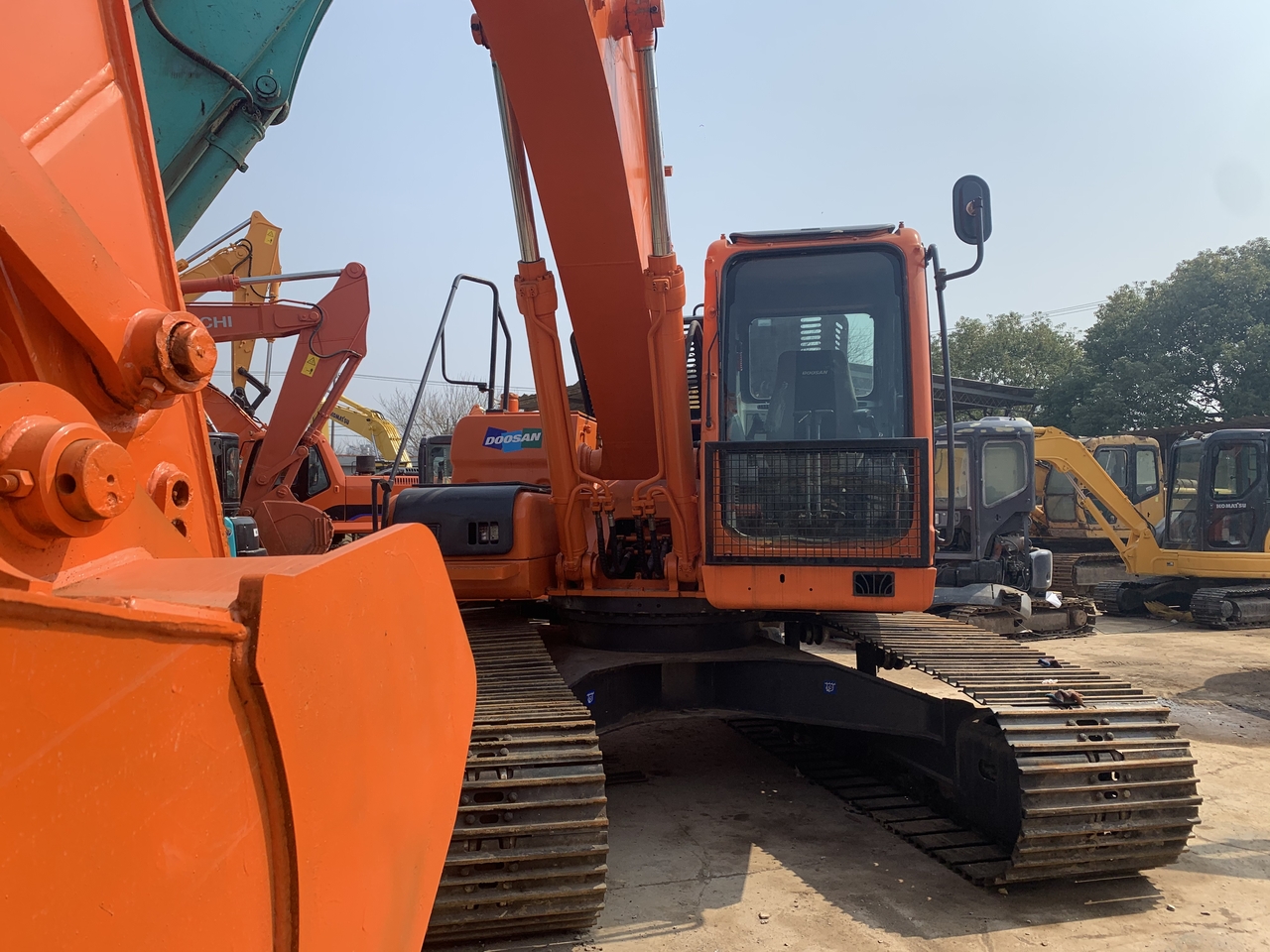 DOOSAN DX225LC - Lintekskavaator: pilt 3 DOOSAN DX225LC - Lintekskavaator: pilt 3