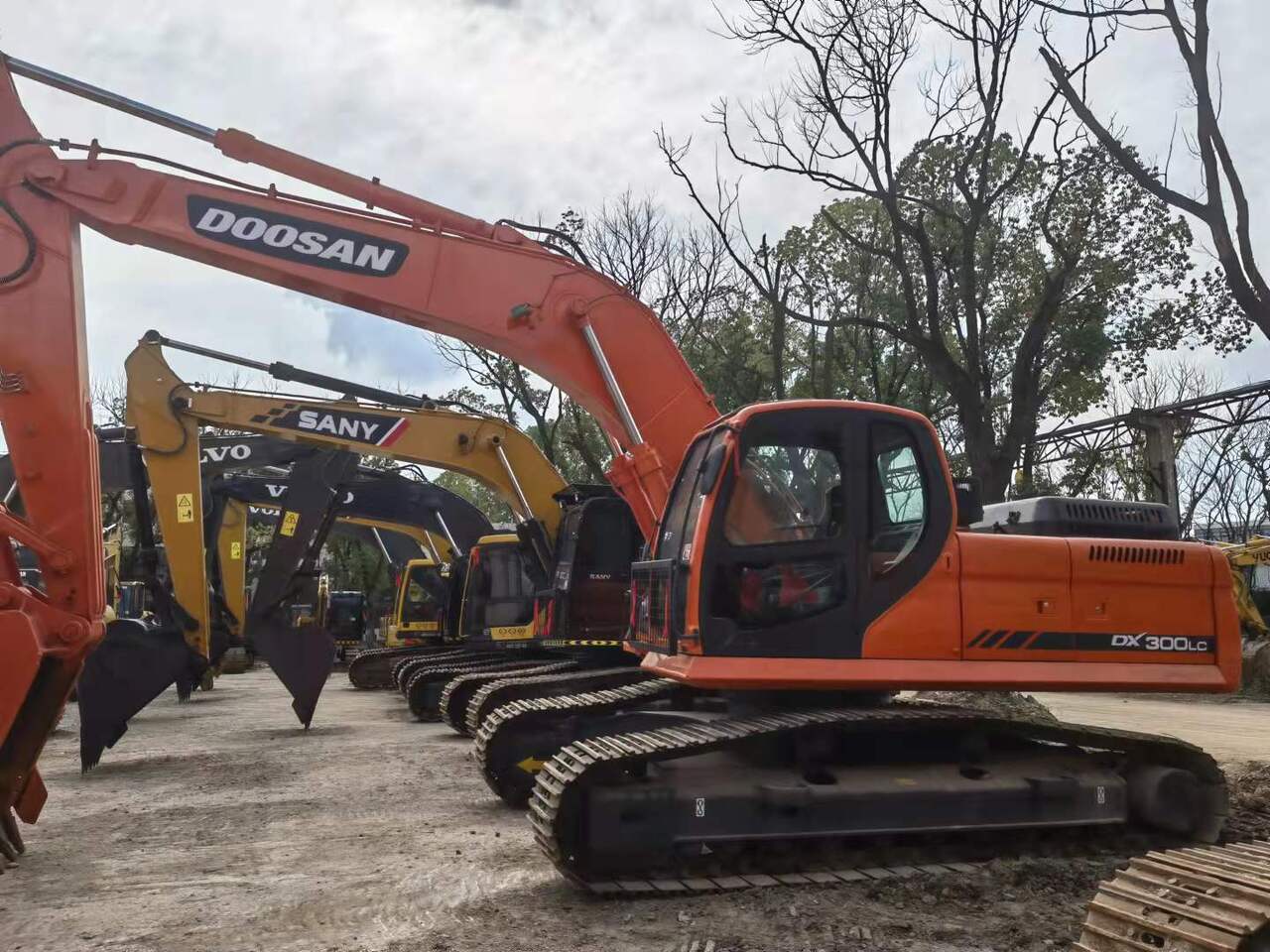 DOOSAN DX300 - Lintekskavaator: pilt 1 DOOSAN DX300 - Lintekskavaator: pilt 1