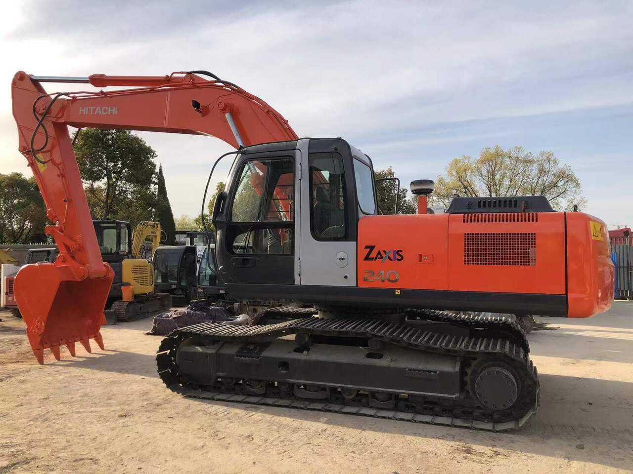 HITACHI ZX240 - Lintekskavaator: pilt 3 HITACHI ZX240 - Lintekskavaator: pilt 3