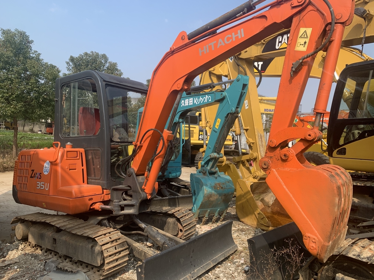 HITACHI ZX35U - Miniekskavaator: pilt 1 HITACHI ZX35U - Miniekskavaator: pilt 1