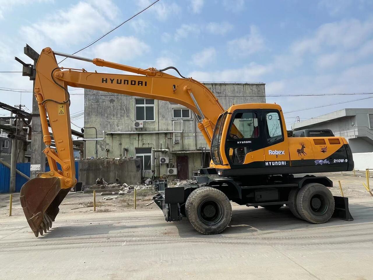 HYUNDAI 210W-9 - Ratastel ekskavaator: pilt 1 HYUNDAI 210W-9 - Ratastel ekskavaator: pilt 1