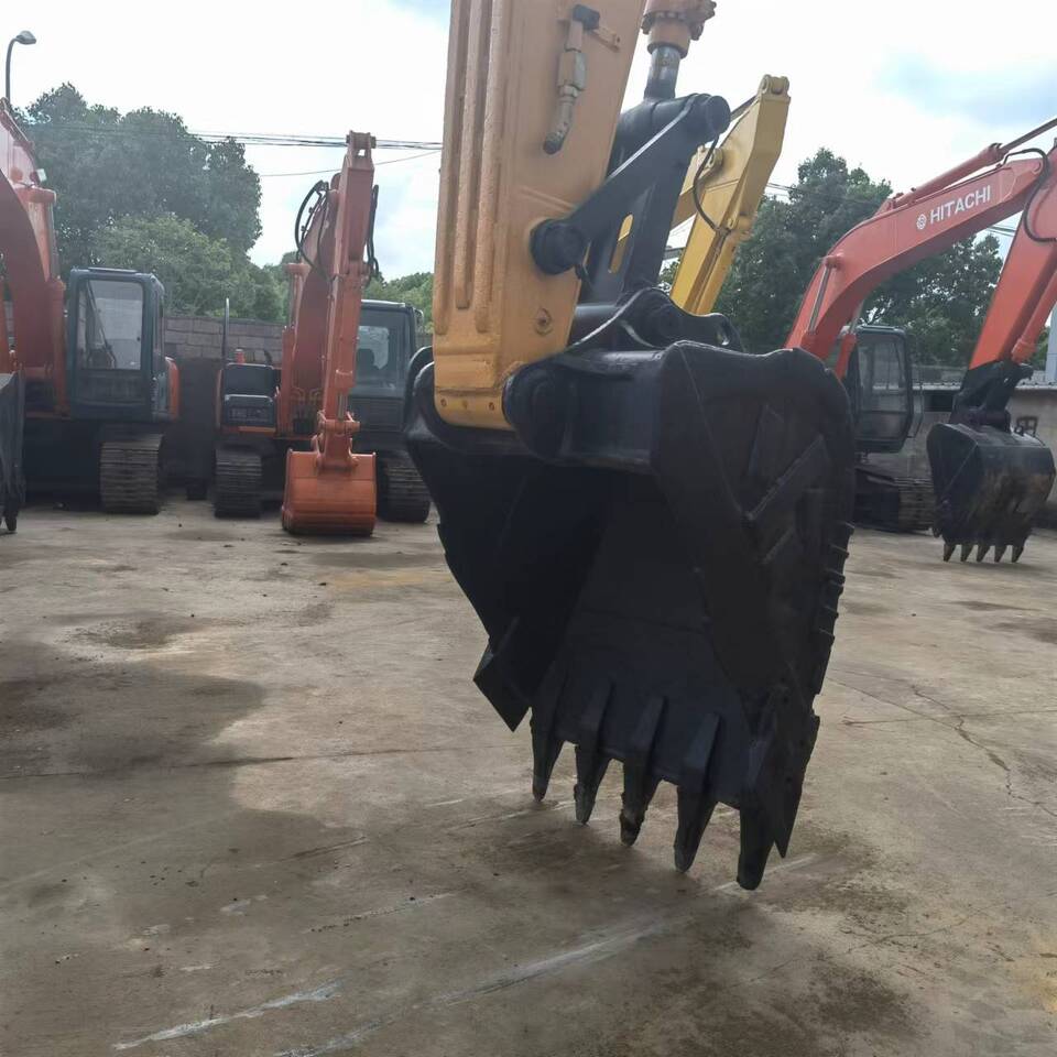 HYUNDAI R215-9T - Lintekskavaator: pilt 2 HYUNDAI R215-9T - Lintekskavaator: pilt 2