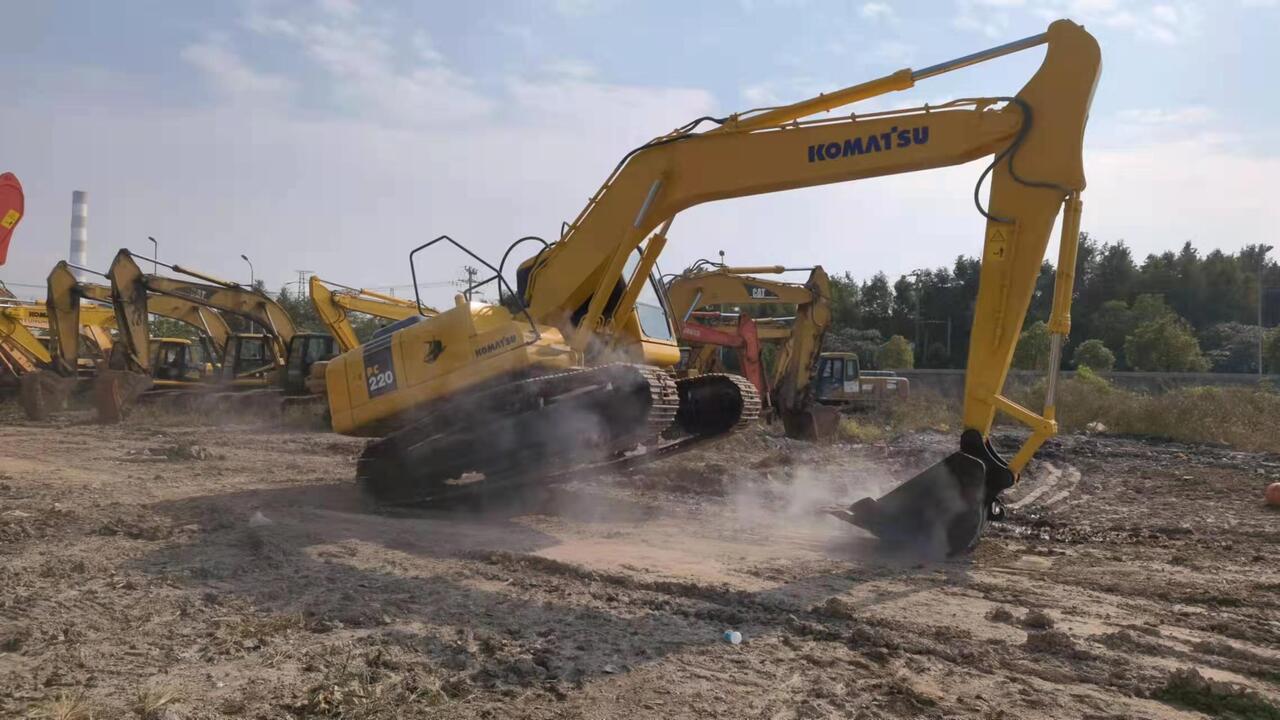KOMATSU PC220-7 - Lintekskavaator: pilt 5 KOMATSU PC220-7 - Lintekskavaator: pilt 5