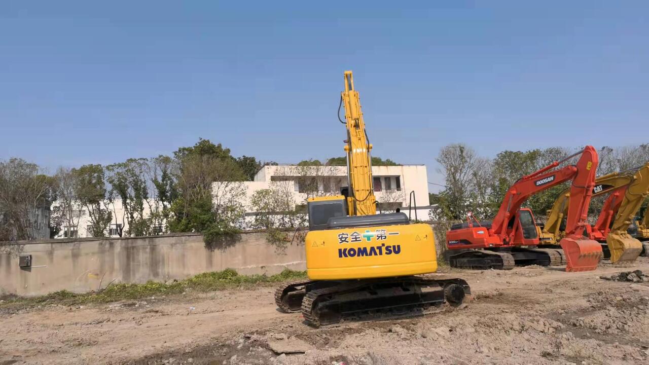 KOMATSU PC220-7 - Lintekskavaator: pilt 3 KOMATSU PC220-7 - Lintekskavaator: pilt 3