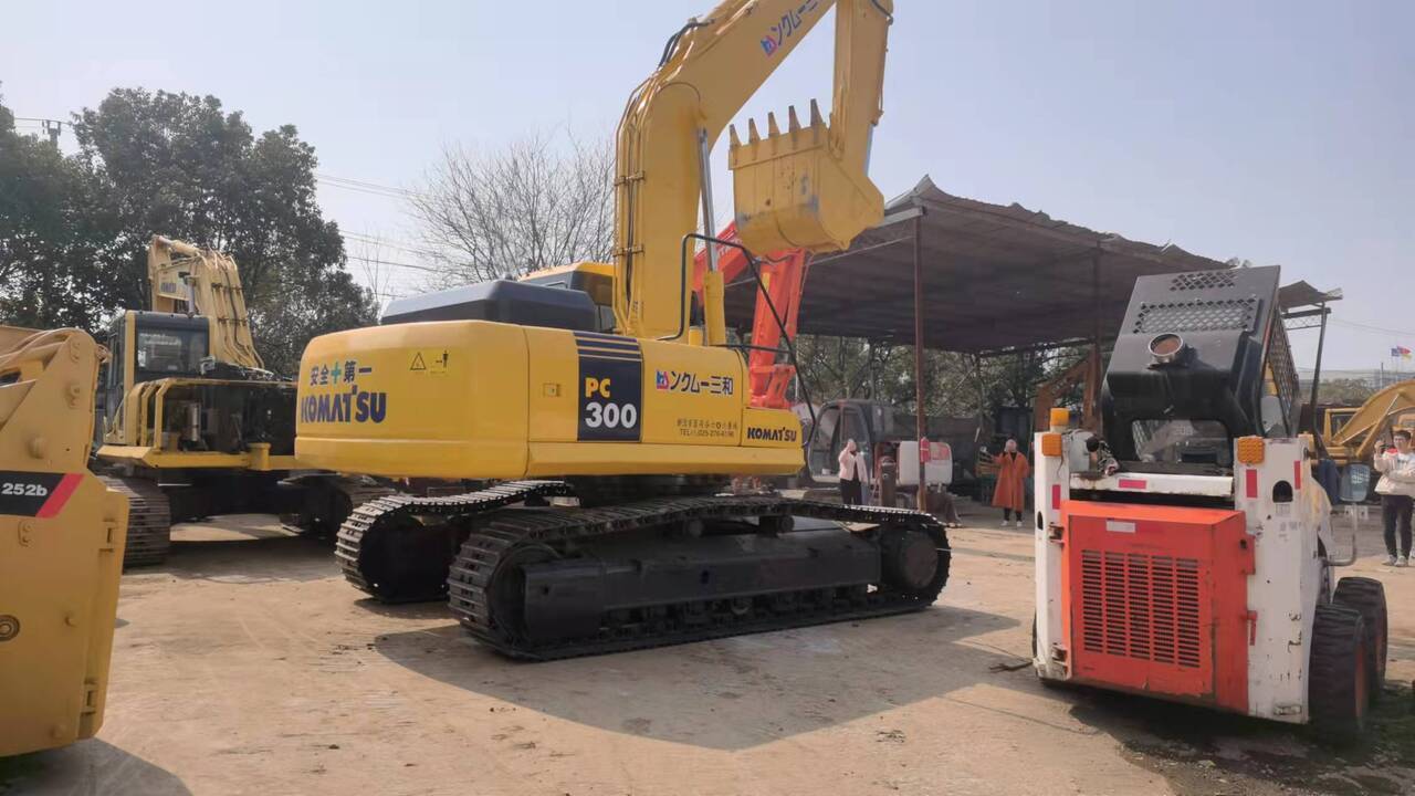 KOMATSU PC300-7 - Lintekskavaator: pilt 1 KOMATSU PC300-7 - Lintekskavaator: pilt 1