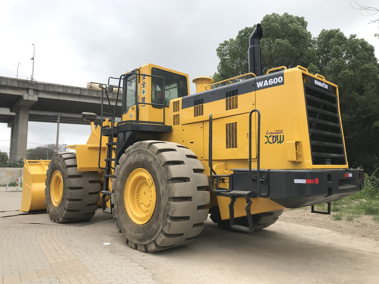 KOMATSU WA600-3 - Rataslaadur: pilt 2 KOMATSU WA600-3 - Rataslaadur: pilt 2