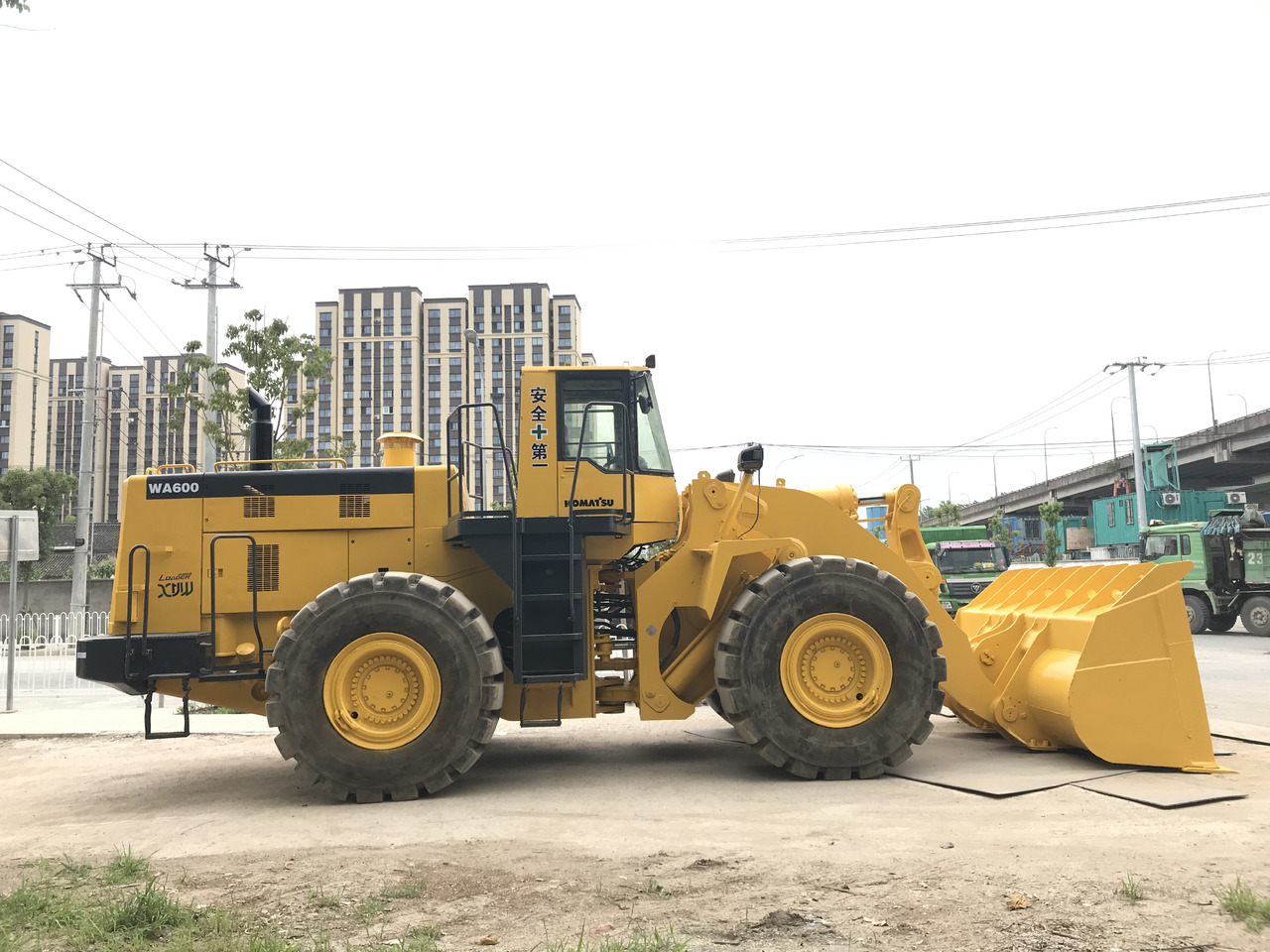 KOMATSU WA600-3 - Rataslaadur: pilt 1 KOMATSU WA600-3 - Rataslaadur: pilt 1