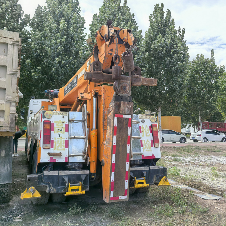 SINOTRUK Howo 8x4 - Kraanaga veoauto: pilt 4 SINOTRUK Howo 8x4 - Kraanaga veoauto: pilt 4