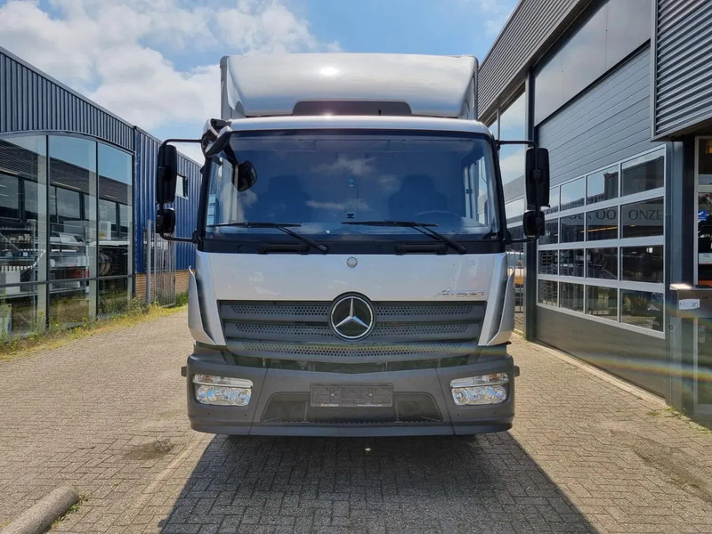 Mercedes-Benz Atego 1218 Koffer/ Ladebordwand/ Airco/ Grau Metallic - Kasti veoauto: pilt 4 Mercedes-Benz Atego 1218 Koffer/ Ladebordwand/ Airco/ Grau Metallic - Kasti veoauto: pilt 4