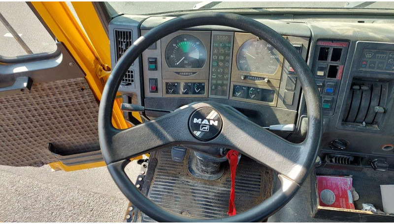 Kabiinišassiiga veoauto MAN 26.372 MANUAL ZF GEARBOX STEEL SUSPENSION 6X4: pilt 13 Kabiinišassiiga veoauto MAN 26.372 MANUAL ZF GEARBOX STEEL SUSPENSION 6X4: pilt 13