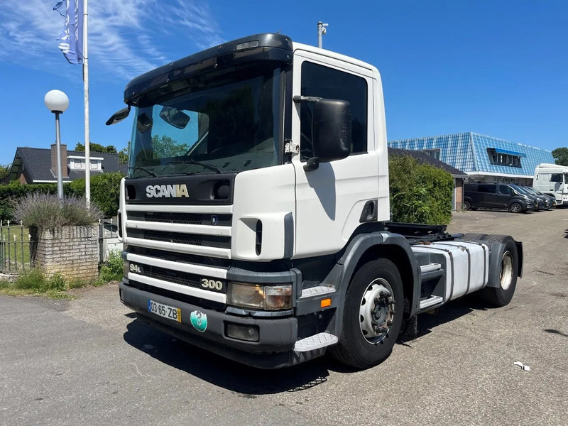Scania P94-300 94 MANUAL GEARBOX AIRCO RETARDER 10-2004 - Sadulveok: pilt 1 Scania P94-300 94 MANUAL GEARBOX AIRCO RETARDER 10-2004 - Sadulveok: pilt 1
