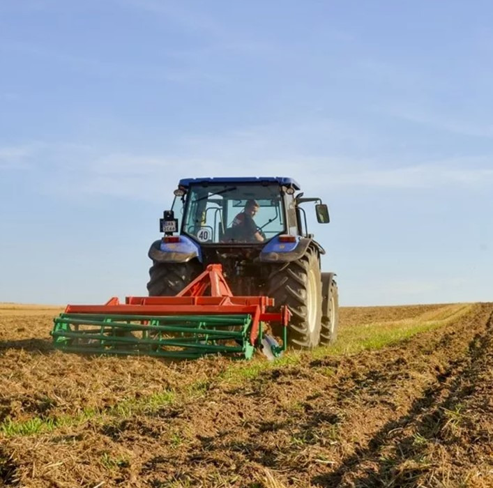 AGRO-MASZ Agregat podorywkowy - Kultivaator: pilt 2 AGRO-MASZ Agregat podorywkowy - Kultivaator: pilt 2