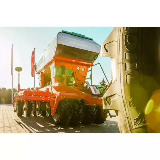 AGRO-MASZ Siewnik pneumatyczny do uprawy pasowej SLAVIS - Külvimasin: pilt 2 AGRO-MASZ Siewnik pneumatyczny do uprawy pasowej SLAVIS - Külvimasin: pilt 2