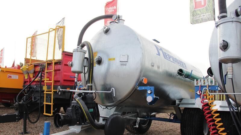 MEPROZET Güllefässer/ Slurry tanker/ Wóz asenizacyjny 5000 l / Cisterna d - Lägapütt: pilt 4 MEPROZET Güllefässer/ Slurry tanker/ Wóz asenizacyjny 5000 l / Cisterna d - Lägapütt: pilt 4
