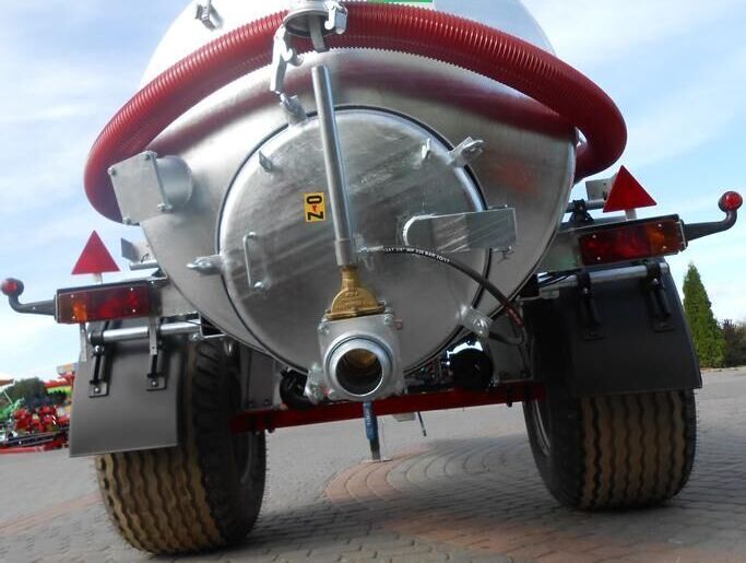 POMOT Single-axial tanker truck/ Beczkowóz wóz asenizacyjny 5000 l - Lägapütt: pilt 3 POMOT Single-axial tanker truck/ Beczkowóz wóz asenizacyjny 5000 l - Lägapütt: pilt 3