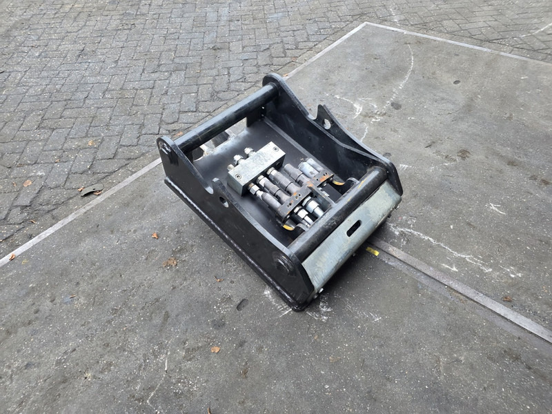 Oilquick kopplaat oq70/55 adaptor plate oilquick 70 55 steelwrist - Kiirühendus - Ehitusmasinad: pilt 3 Oilquick kopplaat oq70/55 adaptor plate oilquick 70 55 steelwrist - Kiirühendus - Ehitusmasinad: pilt 3