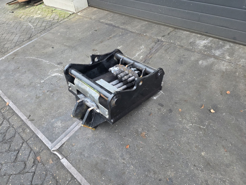 Oilquick kopplaat oq70/55 adaptor plate oilquick 70 55 steelwrist - Kiirühendus - Ehitusmasinad: pilt 2 Oilquick kopplaat oq70/55 adaptor plate oilquick 70 55 steelwrist - Kiirühendus - Ehitusmasinad: pilt 2