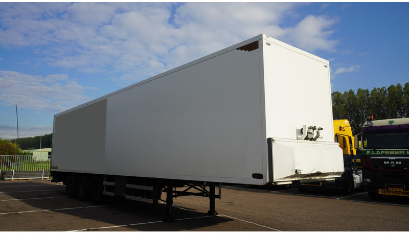 Jumbo 3 AXLE CLOSED BOX - Furgoonpoolhaagis: pilt 3 Jumbo 3 AXLE CLOSED BOX - Furgoonpoolhaagis: pilt 3