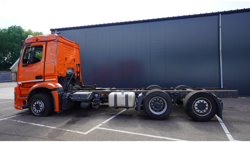 Mercedes-Benz ANTOS 2843 6x2 DAMAGED VEHICLE - Kabiinišassiiga veoauto: pilt 1 Mercedes-Benz ANTOS 2843 6x2 DAMAGED VEHICLE - Kabiinišassiiga veoauto: pilt 1