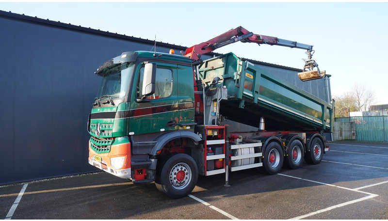 Mercedes-Benz AROCS 3542 8X4 2 SIDE TIPPER WITH HMF Z 1943 CRANE 407.000KM - Kraanaga veoauto: pilt 2 Mercedes-Benz AROCS 3542 8X4 2 SIDE TIPPER WITH HMF Z 1943 CRANE 407.000KM - Kraanaga veoauto: pilt 2