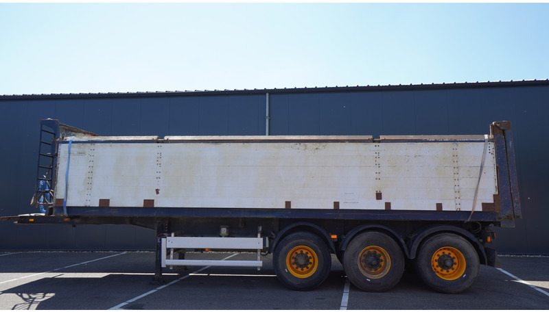 Renders 3 AXLE TIPPER TRAILER - Kallur-poolhaagis: pilt 1 Renders 3 AXLE TIPPER TRAILER - Kallur-poolhaagis: pilt 1