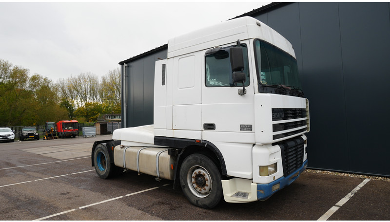 DAF XF 95.380 SC MANUAL GEARBOX EURO 3 - Sadulveok: pilt 4 DAF XF 95.380 SC MANUAL GEARBOX EURO 3 - Sadulveok: pilt 4