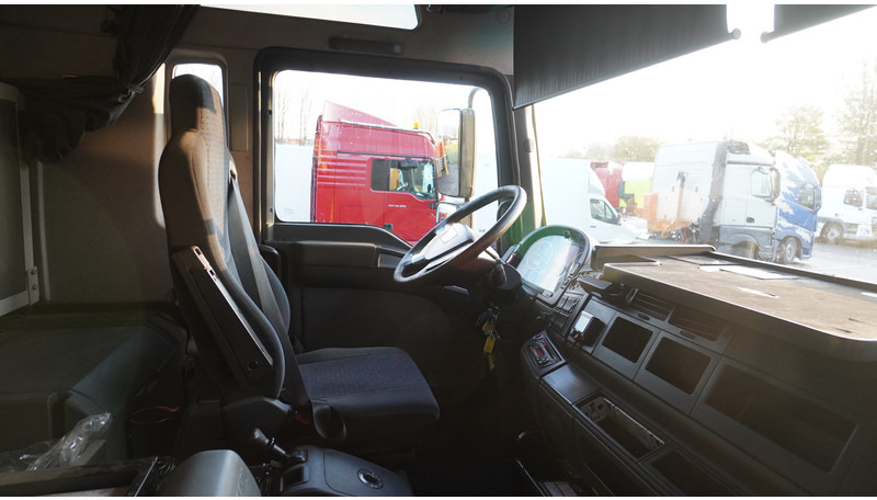 MAN TGA 41.530 8X4 160 TON'S RETARDER 283.000KM - Sadulveok: pilt 5 MAN TGA 41.530 8X4 160 TON'S RETARDER 283.000KM - Sadulveok: pilt 5